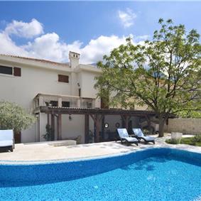 5 bedroom bayside villa with pool near Kotor, sleeps 12